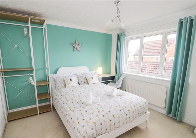 One of the 5 bedrooms (photo 3) at Grapevine House, Balsall Common