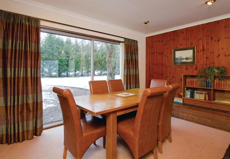 Dining area in Oich View Cottage at Great Glen Cottages in Kinlochlochy, Inverness-shire