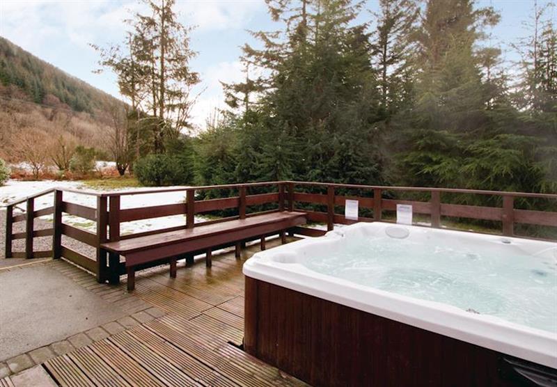 The hot tub at Struan Cottage at Great Glen Cottages in Kinlochlochy, Inverness-shire