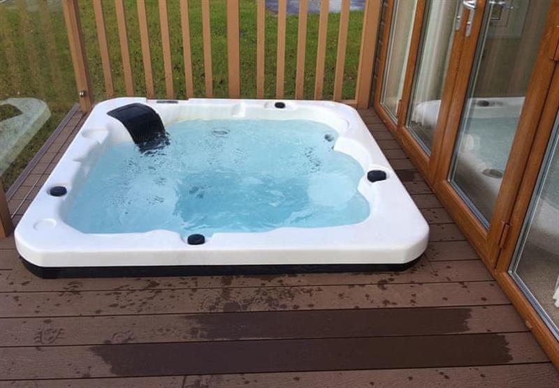Hot tub in the Great Harlow View Spa at Great Harlow Views in Clapham, nr Settle