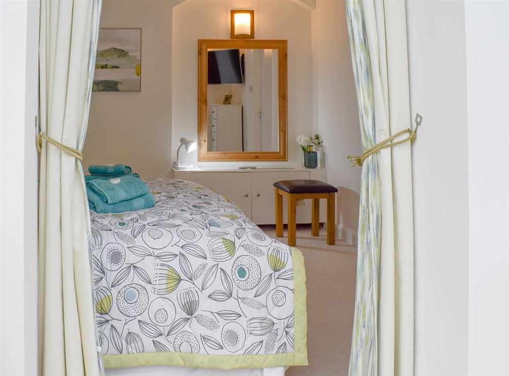 Bedroom with vanity area at Greenacres Rest, 