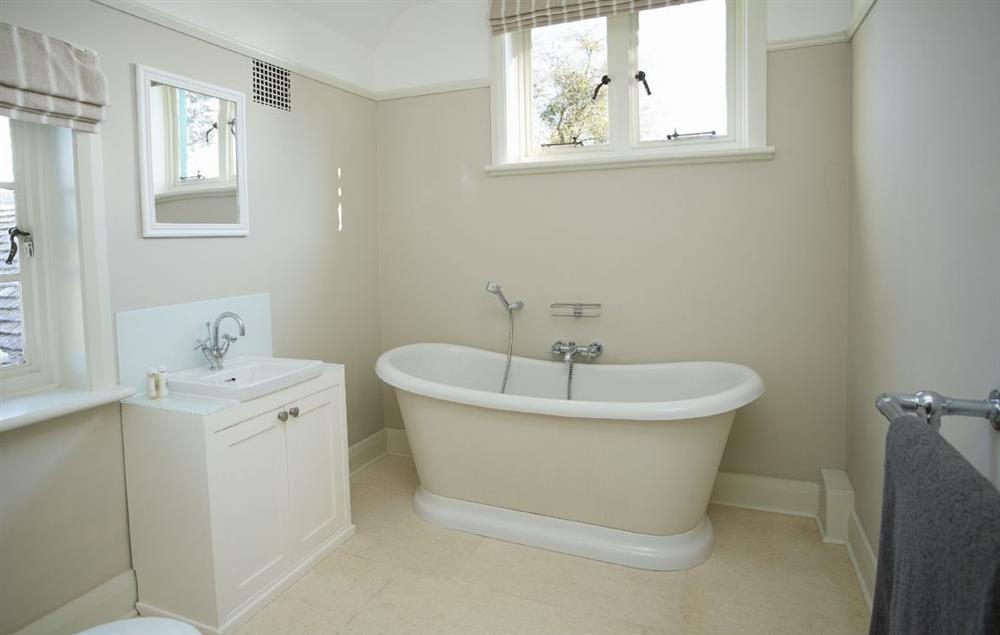 Family bathroom with wc, basin and freestanding bath at Green Gables, Eardisley