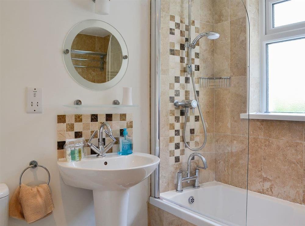 Beautiful bathroom with shower over bath at Green Ghyll in Keswick, Cumbria
