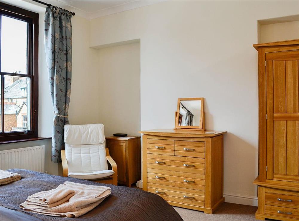 Kingsize bedroom with attractive complimentary furniture at Green Ghyll in Keswick, Cumbria