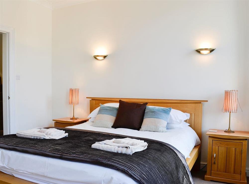Warm and welcoming kingsize bedroom at Green Ghyll in Keswick, Cumbria