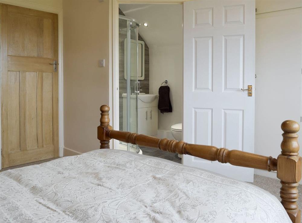 Double bedroom with en-suite at Green Haven in Narberth, Pembrokeshire, Dyfed