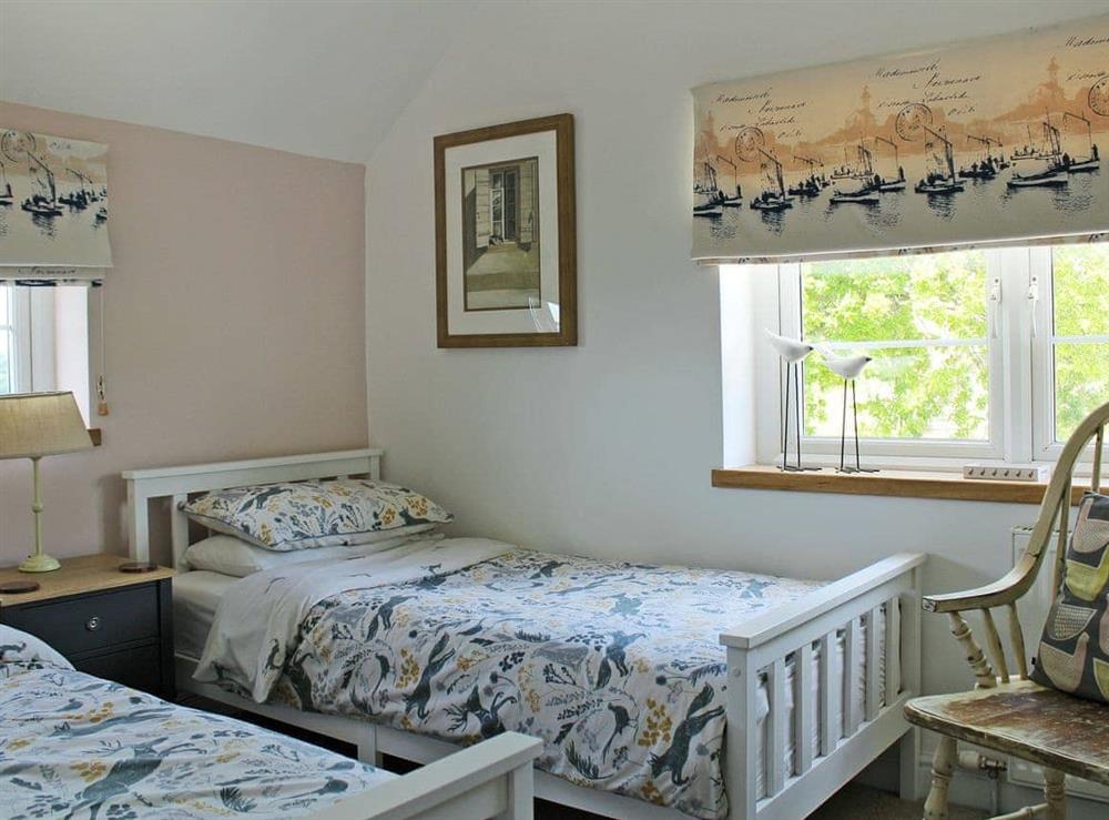 Comfortable twin bedroom at Green Oak Cottage in Sandley, near Gillingham, Dorset