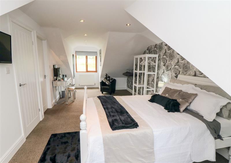 One of the 3 bedrooms (photo 2) at Greencroft, Lingdale