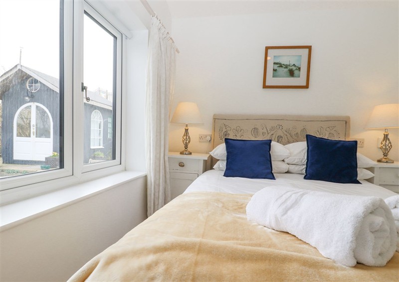 This is a bedroom (photo 6) at Greengates, Camber
