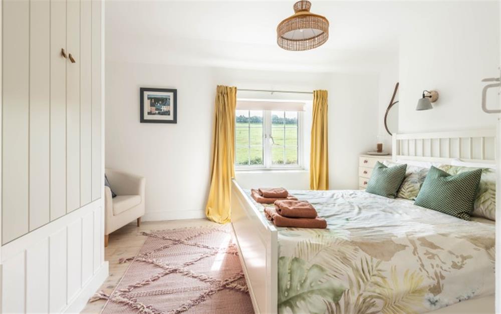 Master bedroom with 5ft king bed at Greenhill Cottage in East Allington