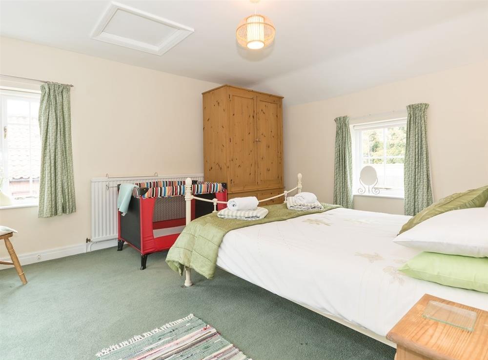 Double bedroom (photo 3) at Greenlands Farmhouse in Barmby Moor, York., North Yorkshire