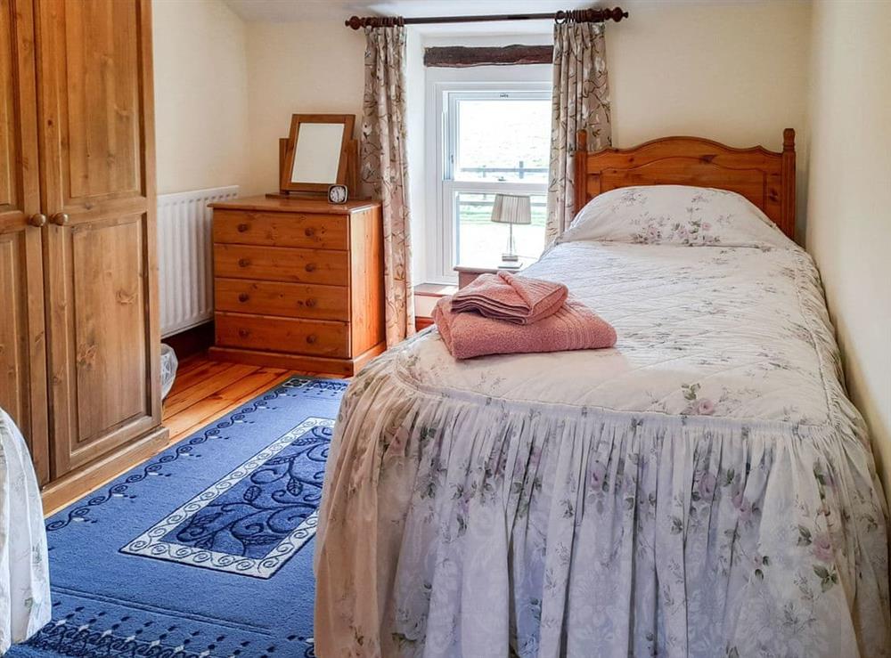Good-sized twin bedroom at Greenrigg Cottage in Wigton, Cumbria