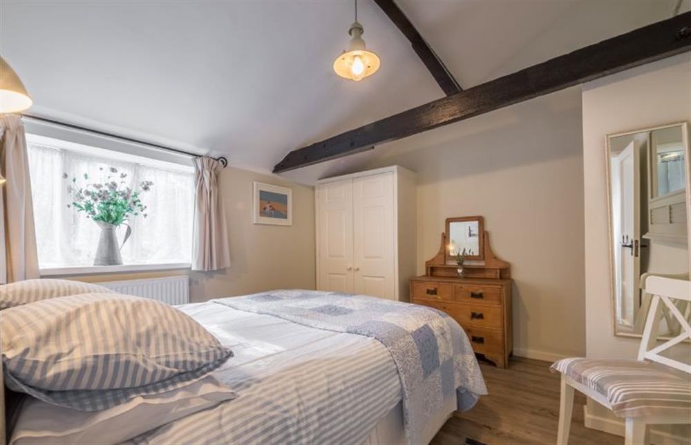 Ground floor: Master bedroom with King-size bed at Grooms Cottage (Brancaster), Brancaster near Kings Lynn