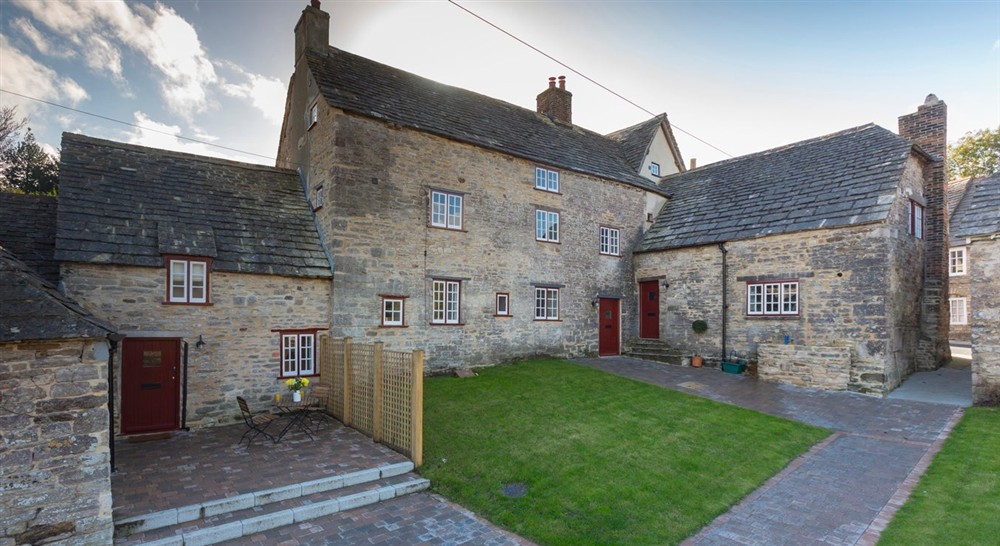 The exterior of Grooms Cottage, Corfe Castle, Dorset (photo 3) at Groom's Cottage in Corfe Castle, Dorset