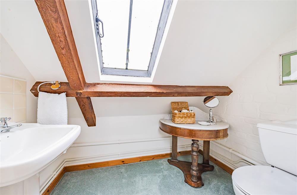 The en-suite cloakroom