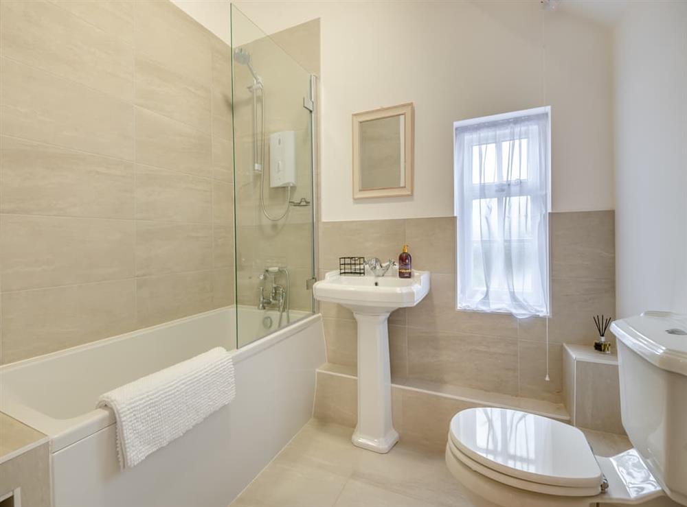 Bathroom at Grooms Cottage in Westbury-on-Severn, Gloucestershire