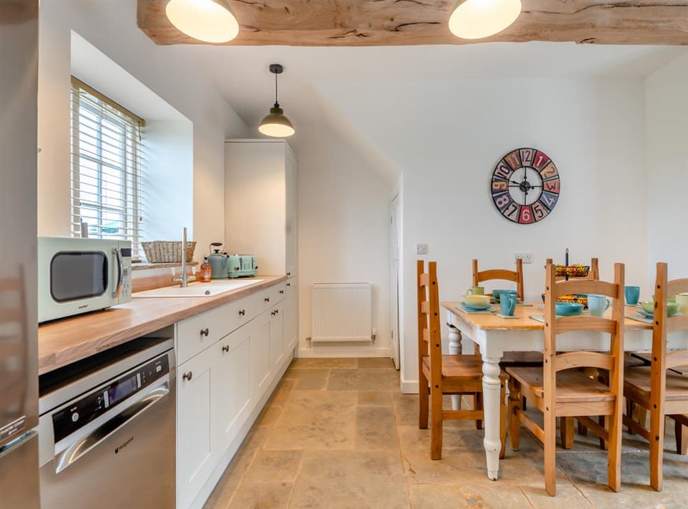 Kitchen/diner (photo 4) at Grooms Cottage in Westbury-on-Severn, Gloucestershire