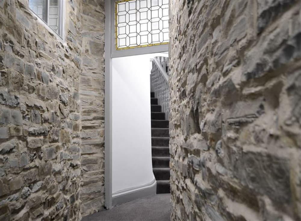 Hallway (photo 2) at Grosvenor House 1, 