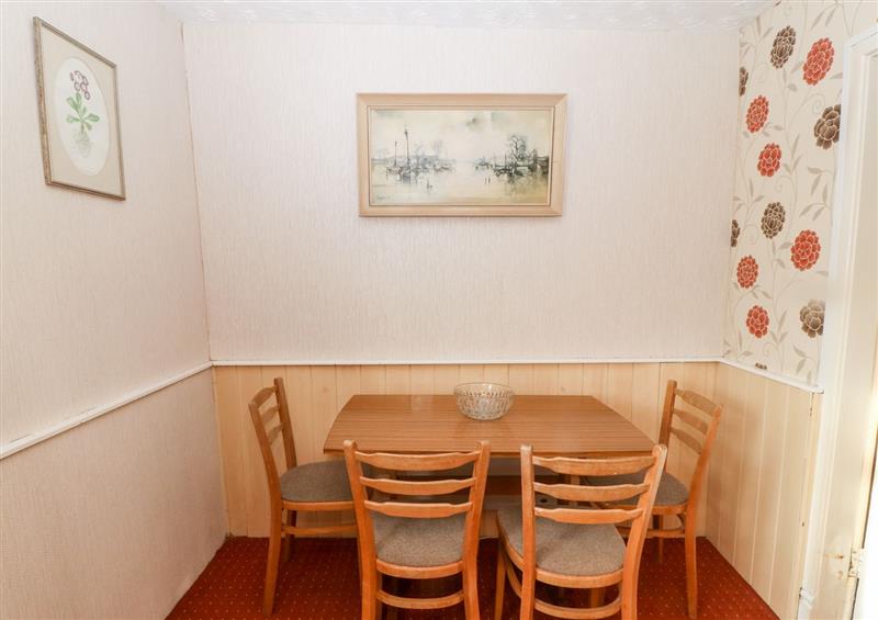 The dining room at Ground Floor Apartment, Tremadog