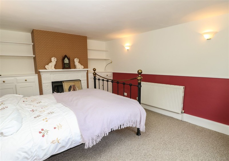This is a bedroom at Guildford Farmhouse, Havenstreet near Newport