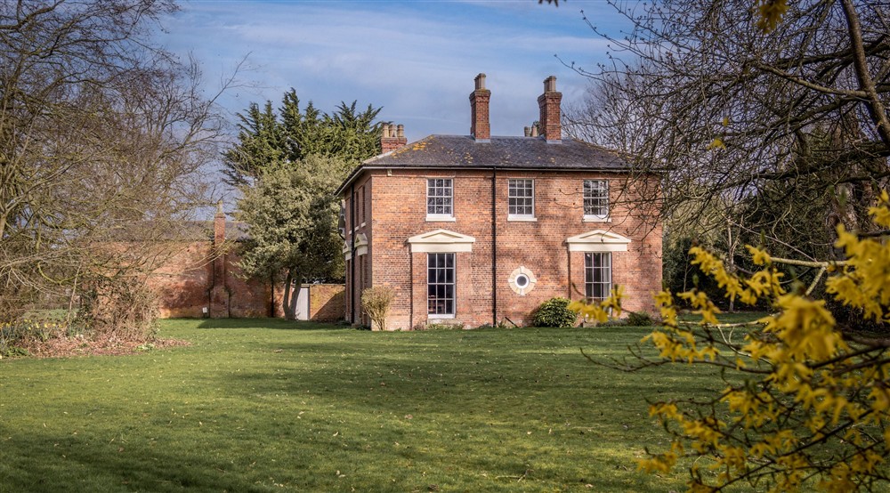 The exterior and garden of Gunby Old Rectory, Lincolnshire (photo 2) at Gunby Old Rectory in Skegness, Lincolnshire