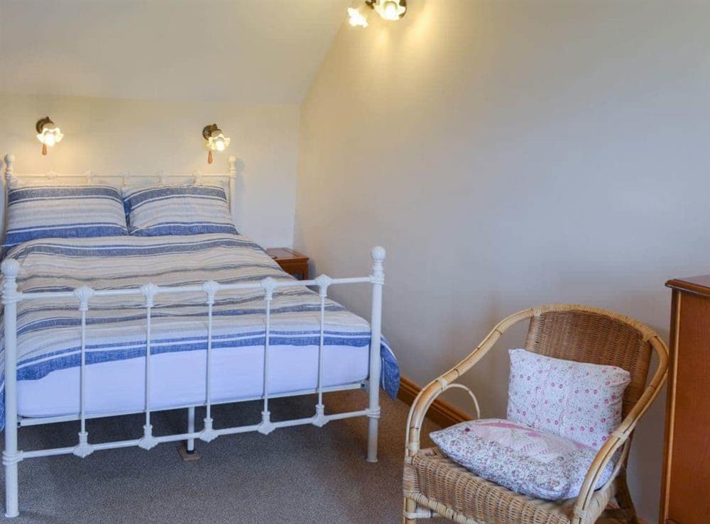 Charming romantic double bedroom at Gunluck Cottage in Brompton by Sawdon, North Yorkshire
