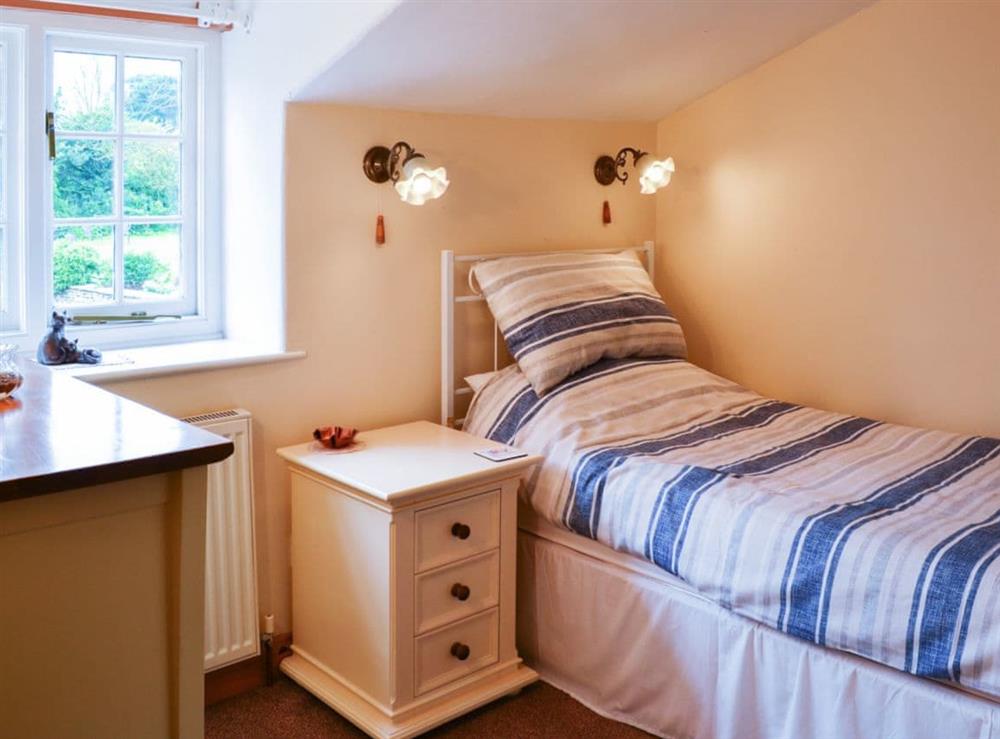 Lovely single bedroom at Gunluck Cottage in Brompton by Sawdon, North Yorkshire