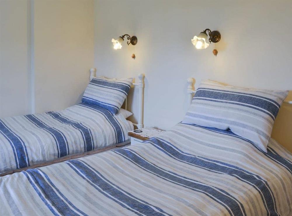 Warm and cosy twin bedded room at Gunluck Cottage in Brompton by Sawdon, North Yorkshire
