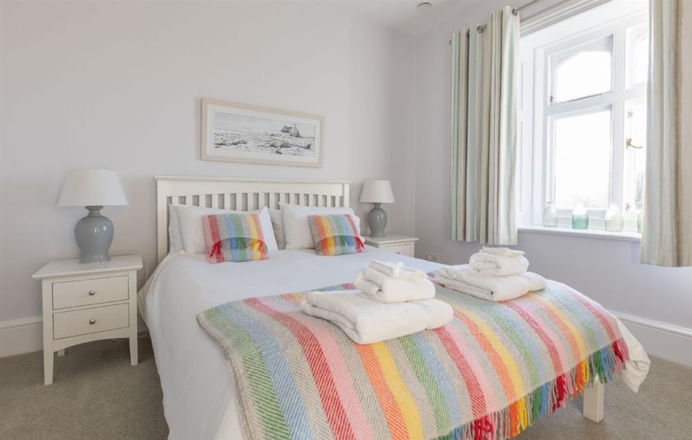 Bedroom with 5’ king size bed at Gurnard Cottage, St Catherines Lighthouse
