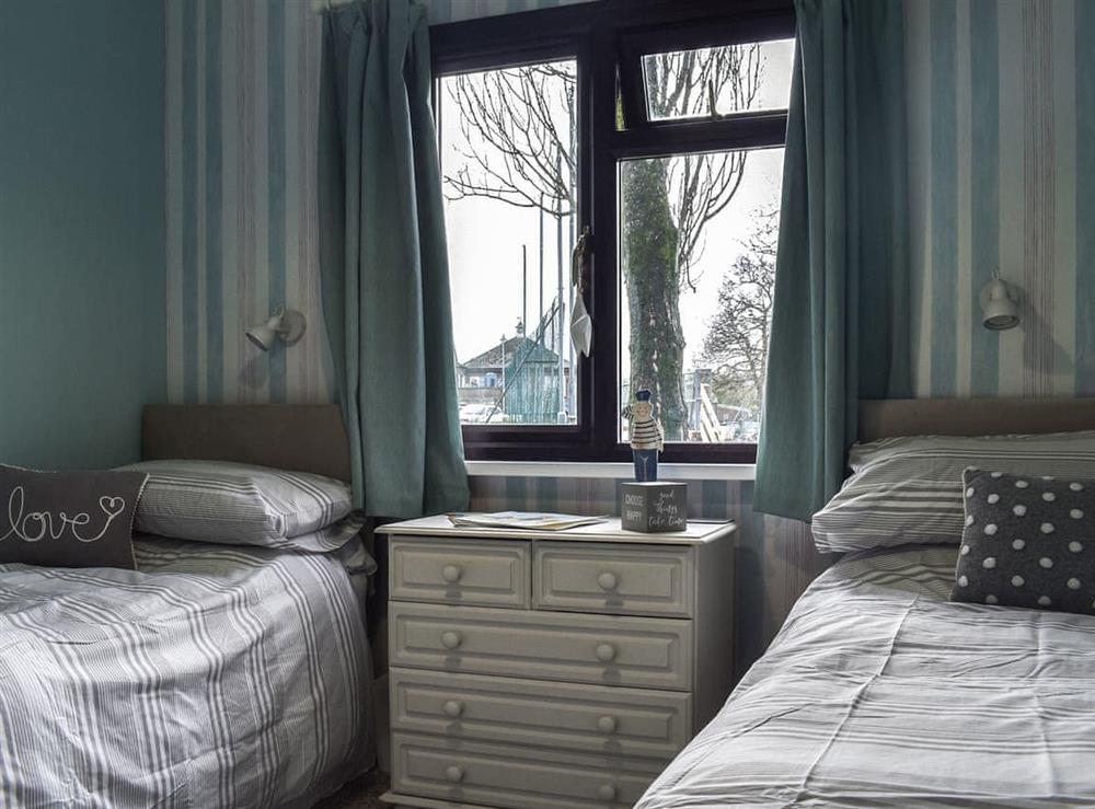 Twin bedroom at Gurnard Pines in Gurnard, Isle of Wight
