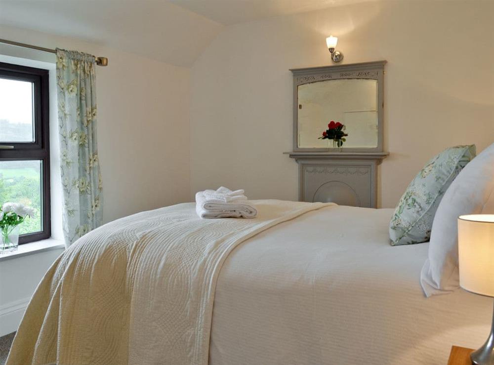 Double bedroom (photo 2) at Gwar Nant Cottage in Llandovery, Dyfed