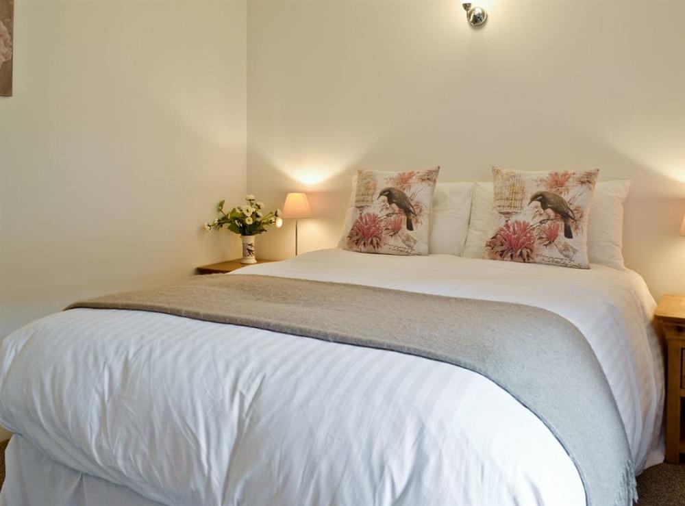 Double bedroom at Gwar Nant Cottage in Llandovery, Dyfed