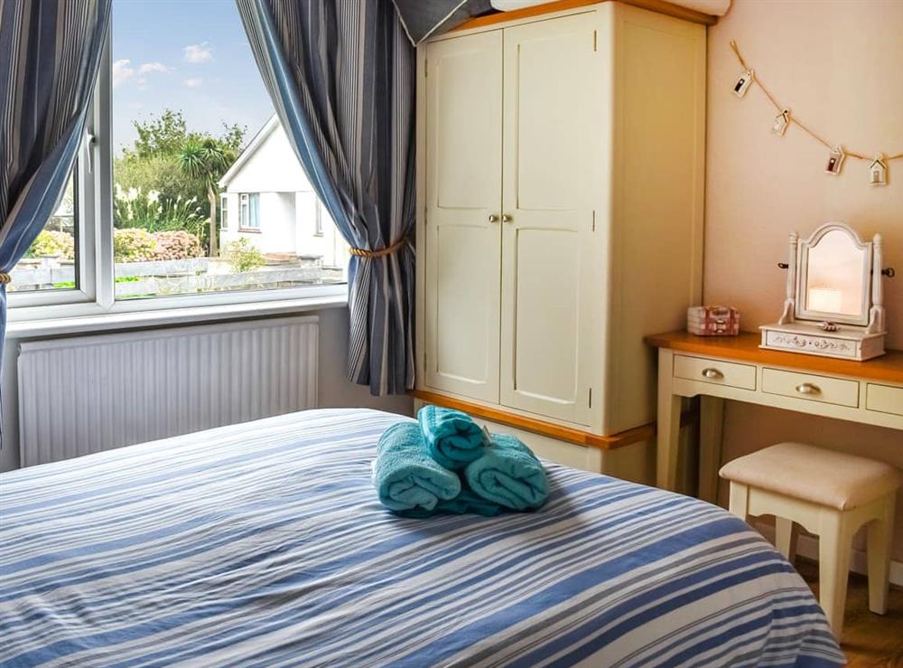 Double bedroom (photo 2) at Gwel Y Don in Pentraeth, Gwynedd