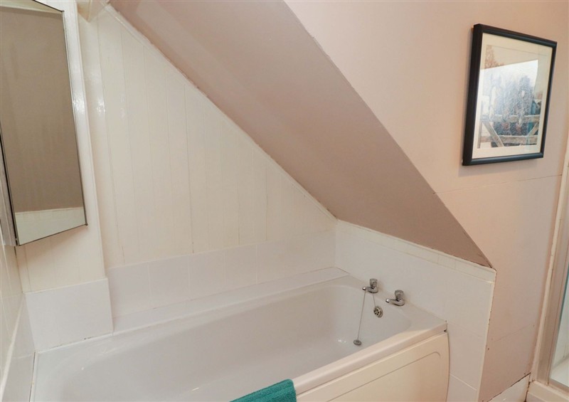 The bathroom (photo 2) at Gwylan Maisonette, Tenby