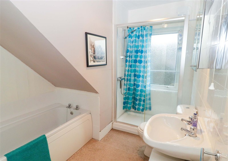 The bathroom at Gwylan Maisonette, Tenby