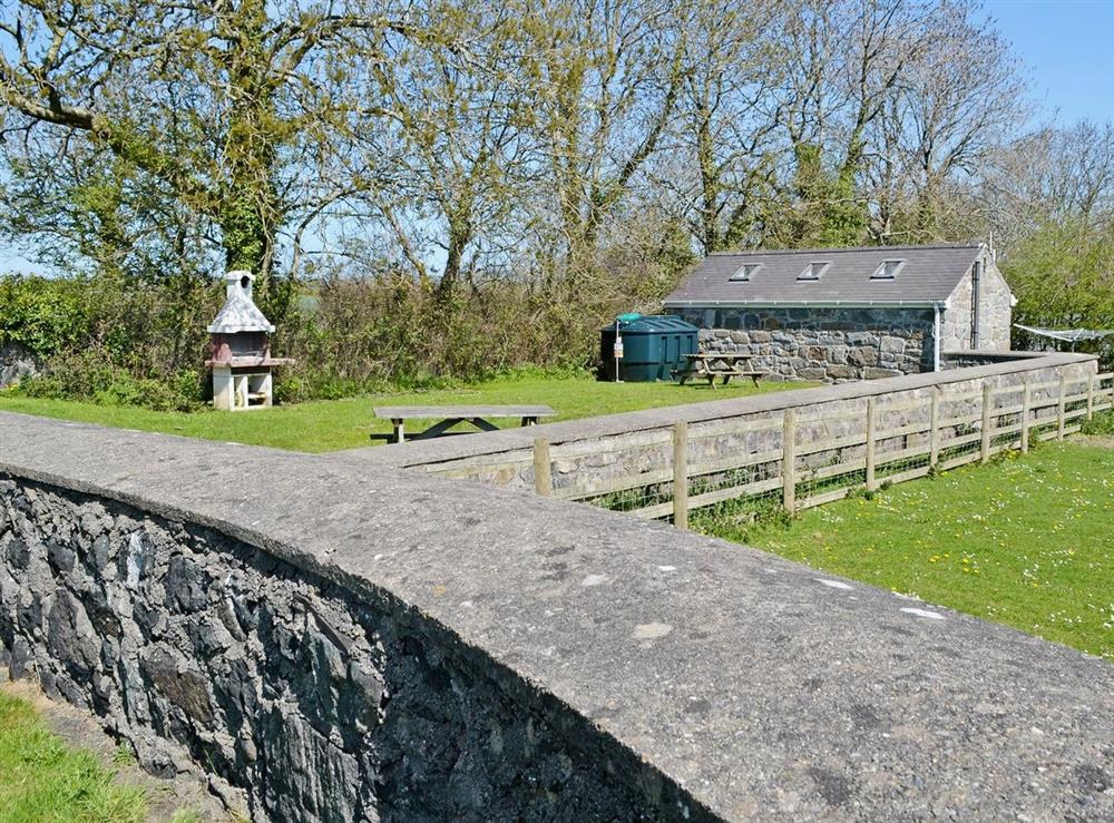 Gwynfryn Farm Holidays Dinas in Pwllheli, Gwynedd sleeps 4