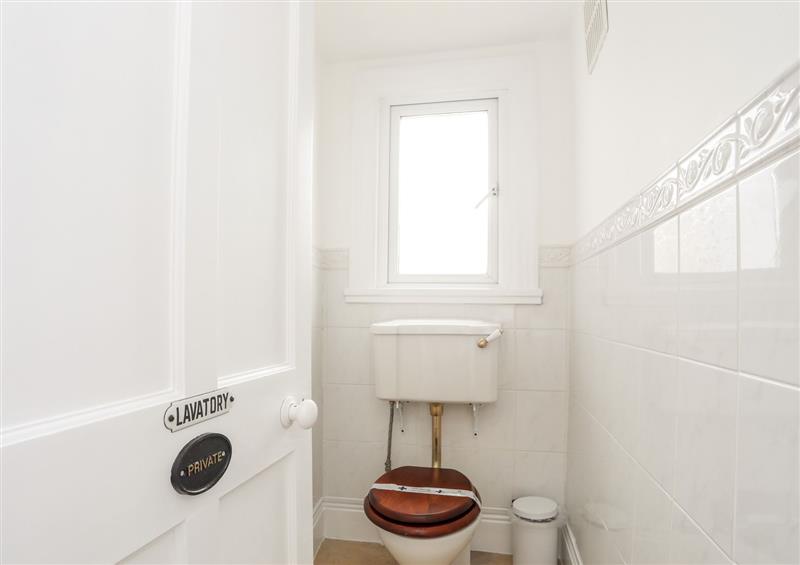 The bathroom (photo 3) at Gwynle, Criccieth