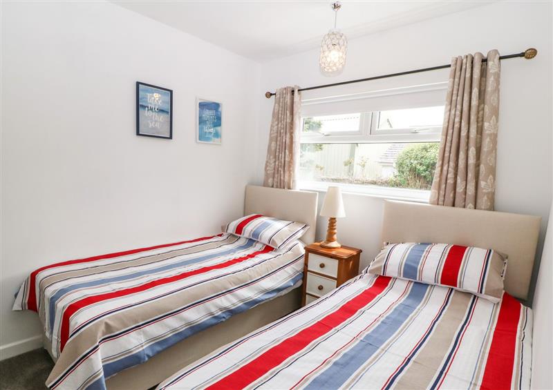 This is a bedroom (photo 2) at H Jem, Benllech