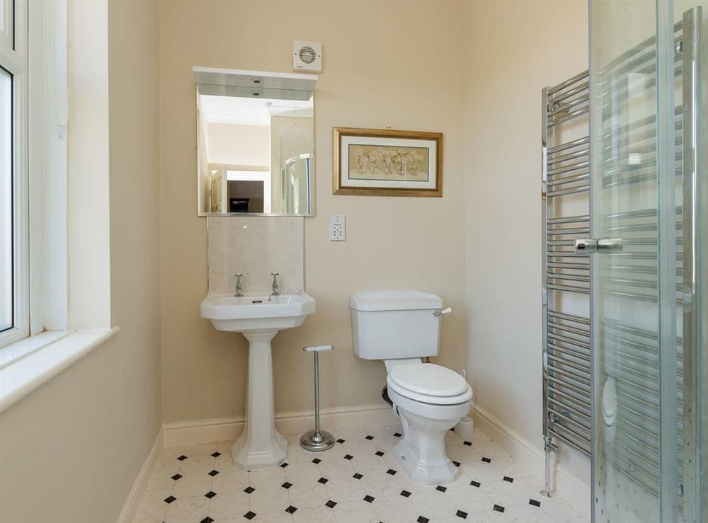 Ideal en-suite shower room at Haddon Villa in Bakewell, Derbyshire