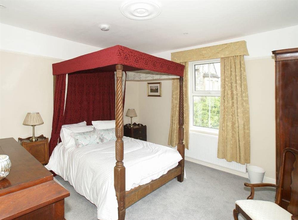 Relaxing four poster bedroom at Haddon Villa in Bakewell, Derbyshire