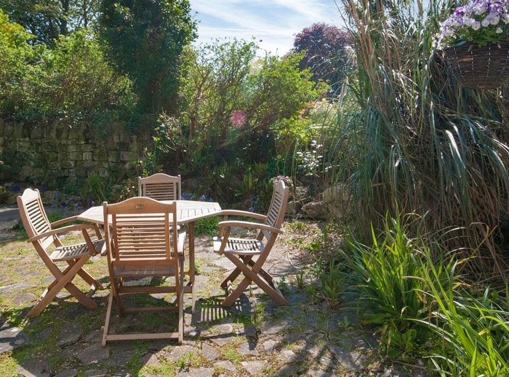 Sitting-out-area at Hadfield Cottage in Ventnor, Isle of Wight
