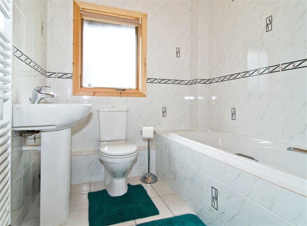 Bathroom at Hadleigh Lodge in Padstow & Wadebridge, North Cornwall