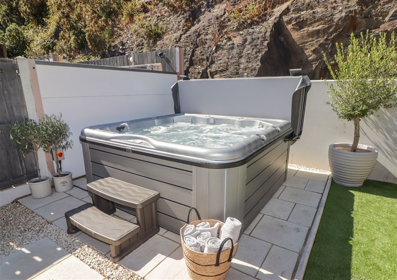 There is a hot tub at Hafan Y Gof, Cenarth