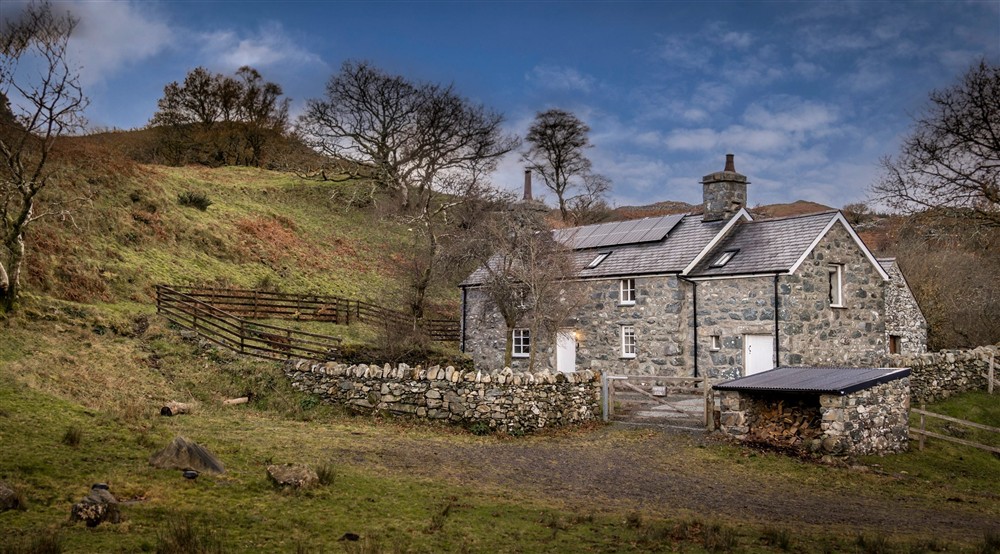 The exterior of Hafod y Fedw, Gwynedd (photo 2) at Hafod Y Fedw in Llanelltyd, Gwynedd