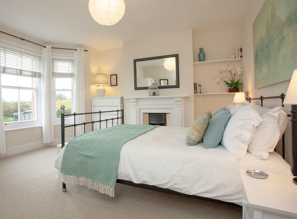 King size bedroom with beautiful river views at Haldon View in Lympstone, Devon