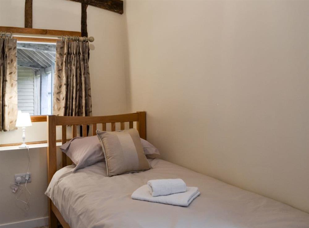 Twin bedroom (photo 3) at Hale Barn in Chiddingly, near Hailsham, East Sussex