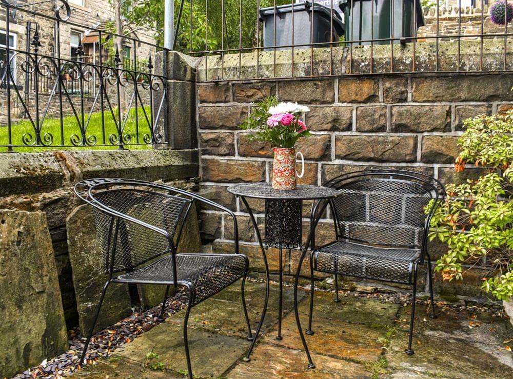 Sitting-out-area at Half Pint Cottage in Haworth, West Yorkshire
