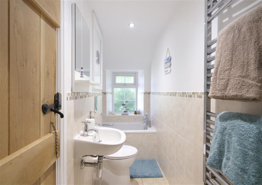 Family bathroom continued at Halfpenny Cottage in Lelant