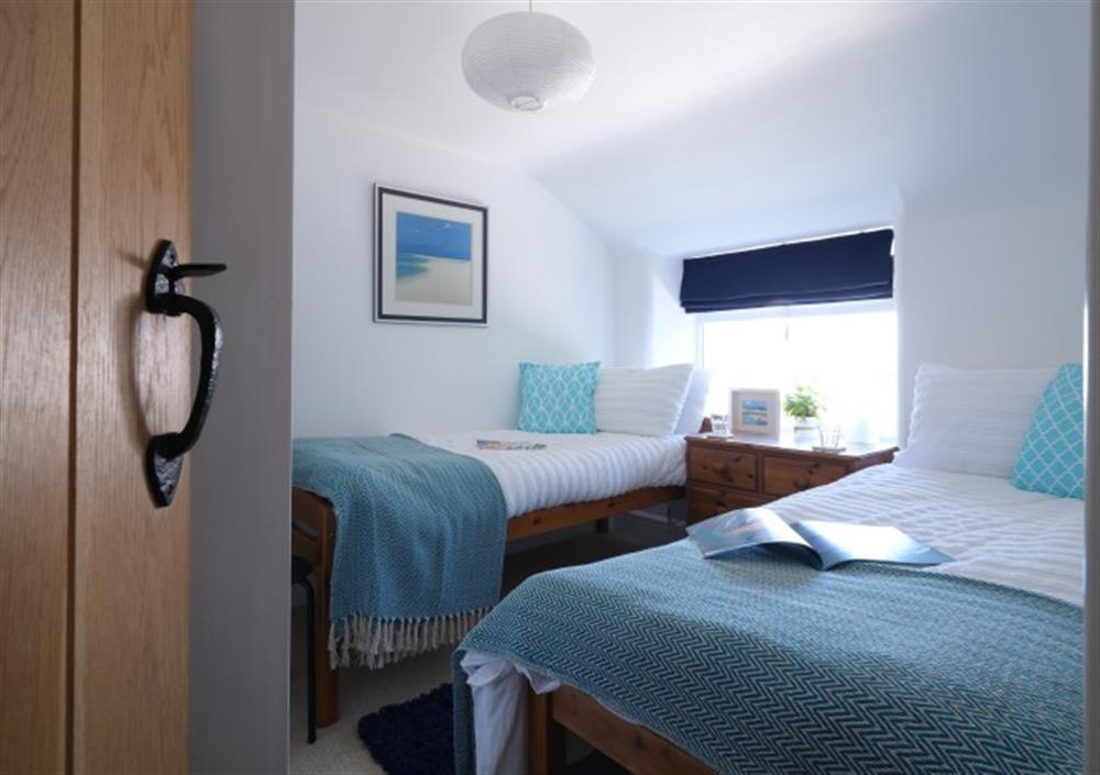 Twin bedroom at Halfpenny Cottage in Lelant