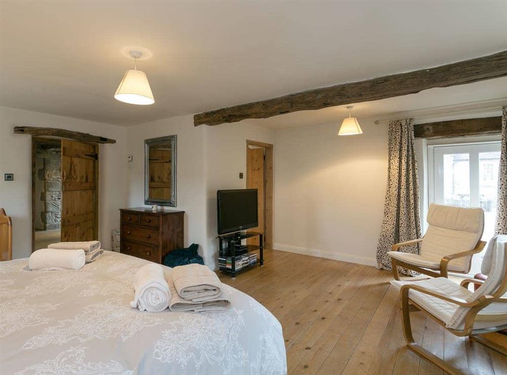 Large master bedroom with en-suite at Hall Barn in Earl Sterndale, near Buxton, Derbyshire